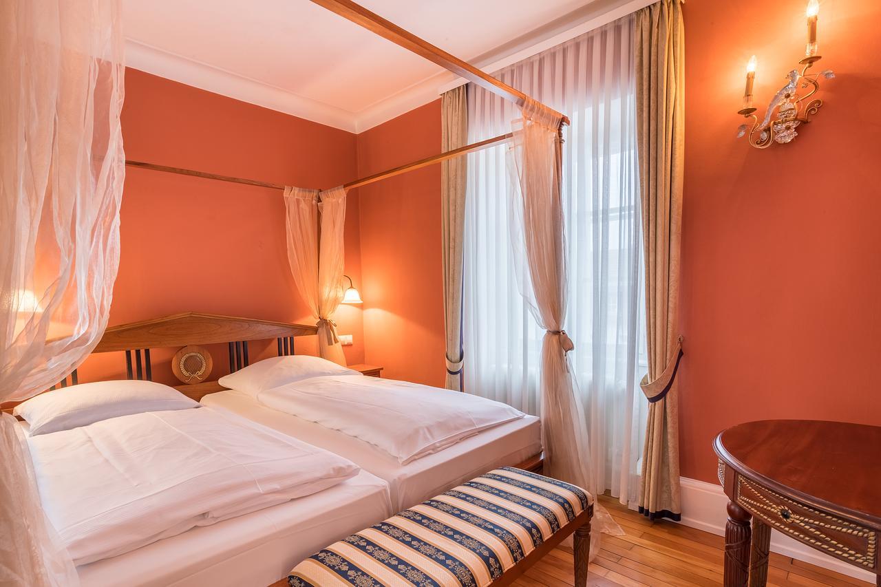 Schlosshotel Neckarbischofsheim Exterior photo